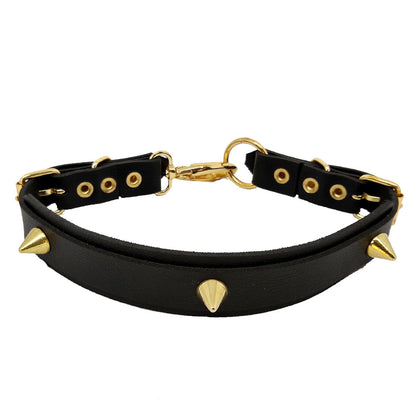 Gargantilha de Luxo em Couro com Espinhos em Metal Dourado