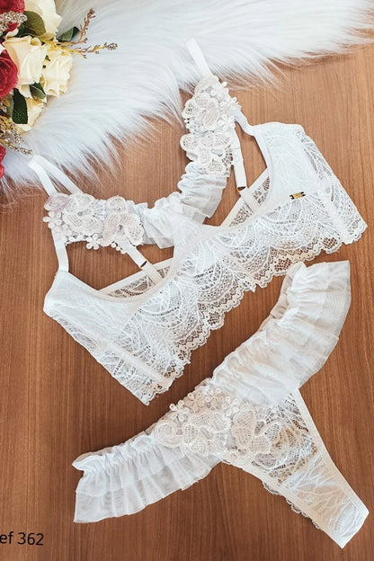 Conjunto Sensual em Tule com Seios Vazados e Renda Guipuir