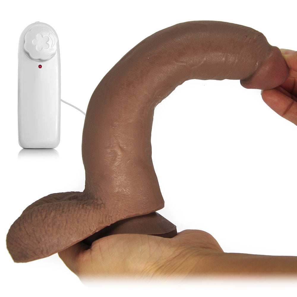 Pênis Magic com Escroto, Ventosa e Vibro em Cyberskin 21 cm x 3,5 cm